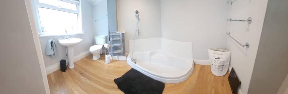 Cosy 4 Bed Home 埃德蒙顿 外观 照片