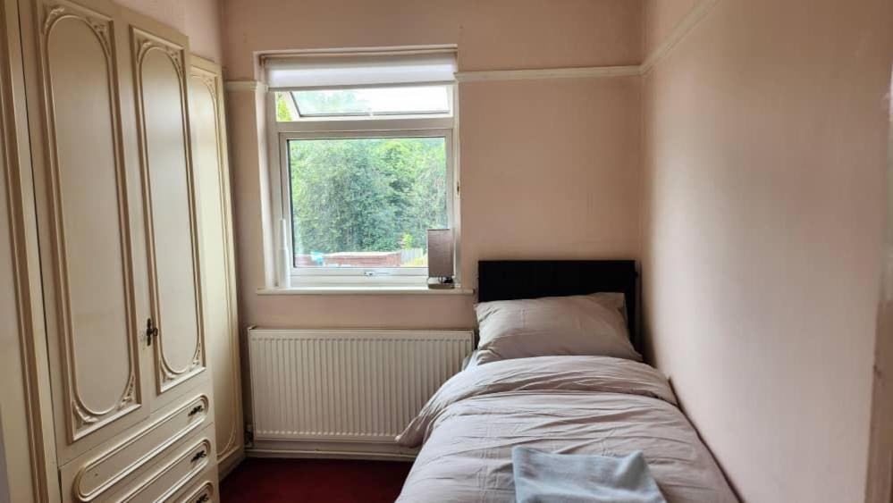 Cosy 4 Bed Home 埃德蒙顿 外观 照片