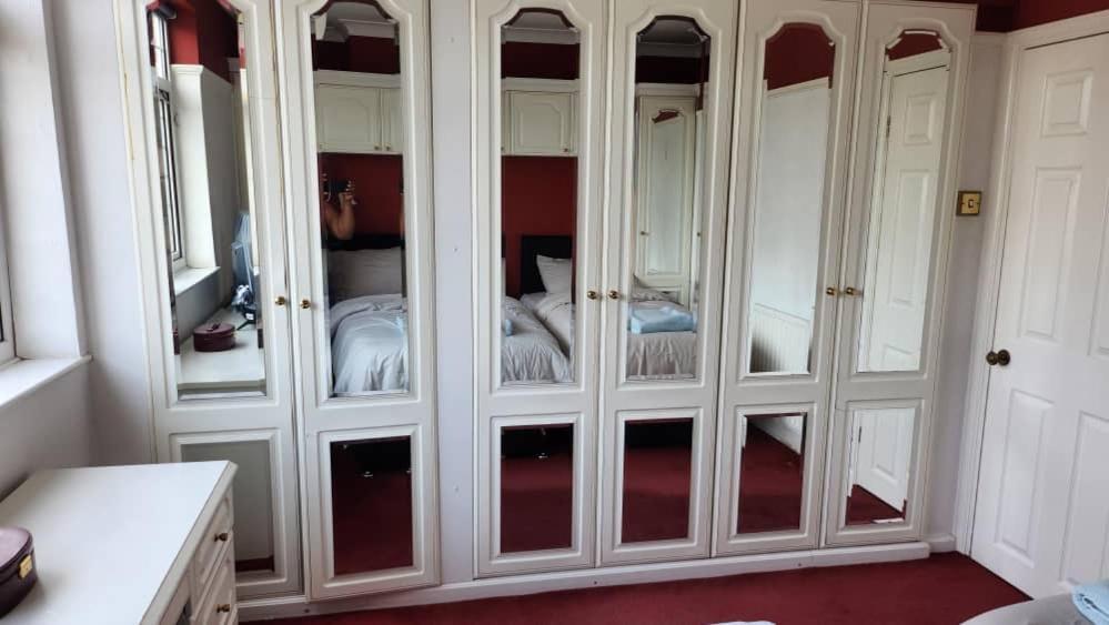 Cosy 4 Bed Home 埃德蒙顿 外观 照片