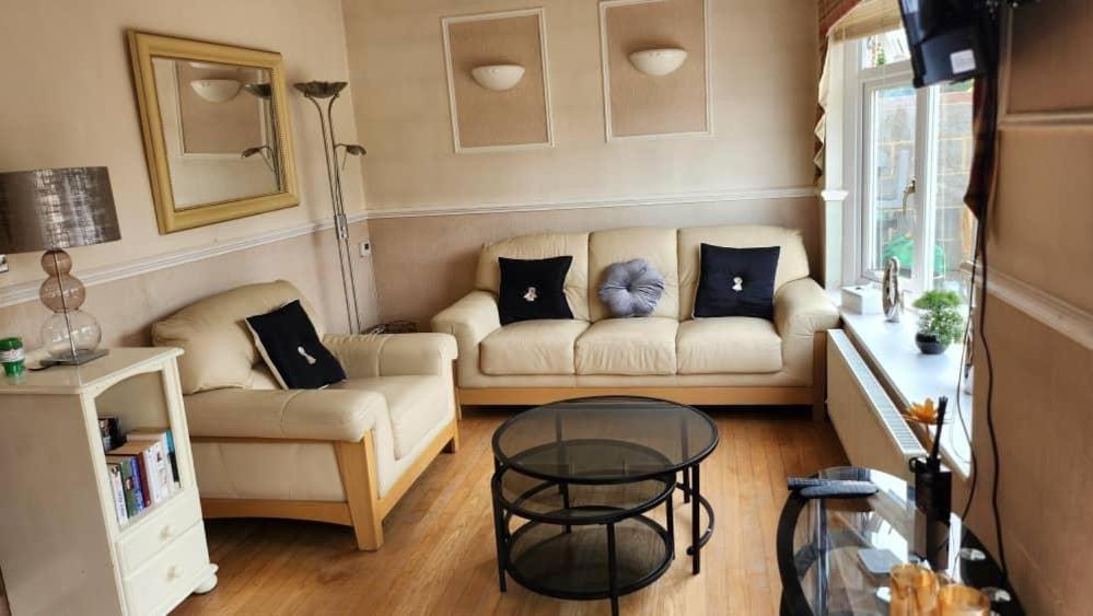 Cosy 4 Bed Home 埃德蒙顿 外观 照片