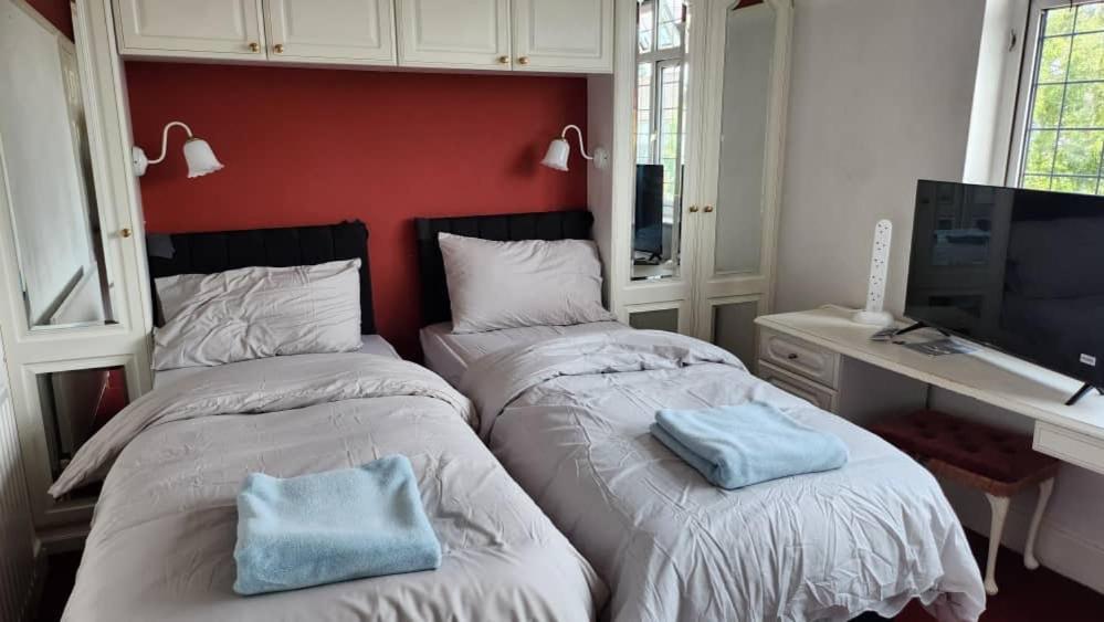 Cosy 4 Bed Home 埃德蒙顿 外观 照片